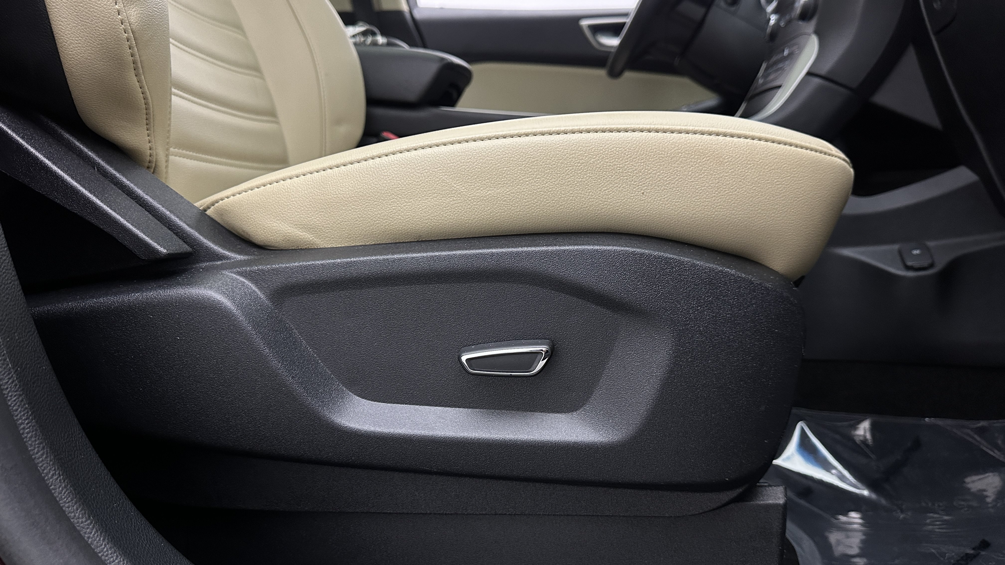Used 2019 Ford Edge SEL w/ Equipment Group 201A AWD/4WD image 39