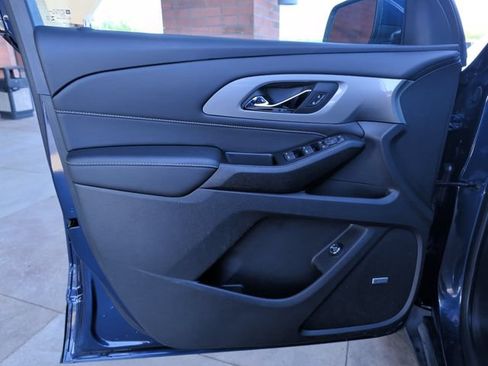 Used 2023 Chevrolet Traverse LT w/ LT Premium Package FWD image 13