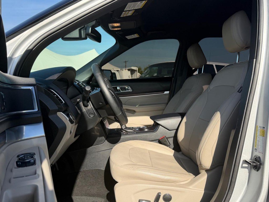 Used 2018 Ford Explorer Limited w/ Ford Safe & Smart Package FWD image 17