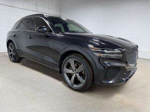 Used 2022 Genesis GV70 2.5T w/ Sport Prestige Package image 3