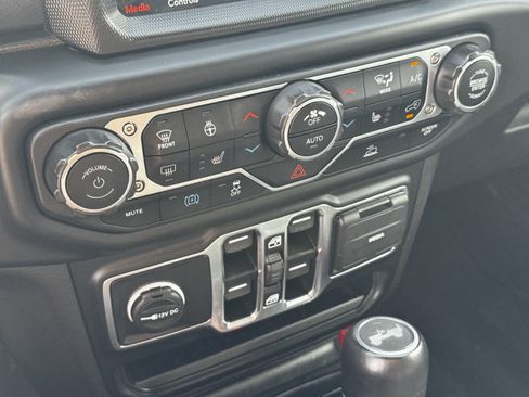 Used 2023 Jeep Wrangler Unlimited Sahara w/ Cold Weather Group AWD/4WD image 20