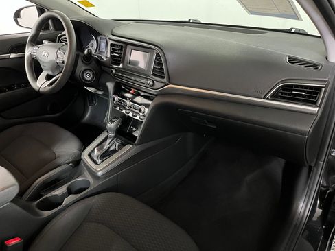 Used 2020 Hyundai Elantra SE w/ Cargo Package (C1) image 24