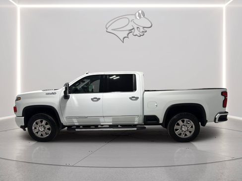 Used 2026 Chevrolet Silverado 2500 High Country w/ Technology Package AWD/4WD image 2