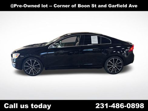 Used 2016 Volvo S60 T5 Premier w/ Convenience Package FWD image 2
