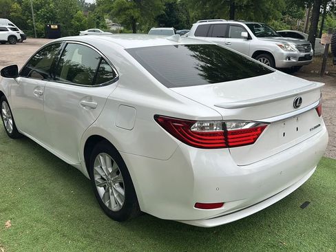 Used 2015 Lexus ES 300h w/ Navigation System Package FWD image 6