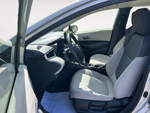 Used 2022 Toyota Corolla LE image 12