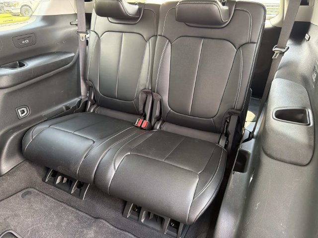 Used 2022 Jeep Grand Cherokee L Limited RWD image 23