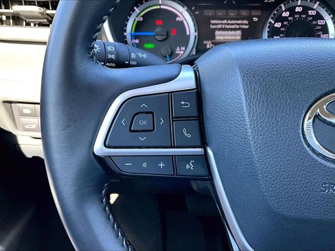 Certified 2024 Toyota Highlander XLE image 23