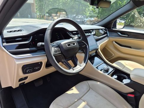 Certified 2022 Jeep Grand Cherokee Limited 4xe w/ Luxury Tech Group II AWD/4WD image 14