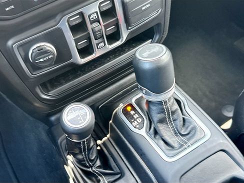 Used 2022 Jeep Wrangler Unlimited Sahara w/ Cold Weather Group AWD/4WD image 19