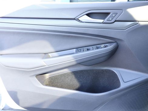 Used 2023 Volkswagen Golf R 2.0T image 9