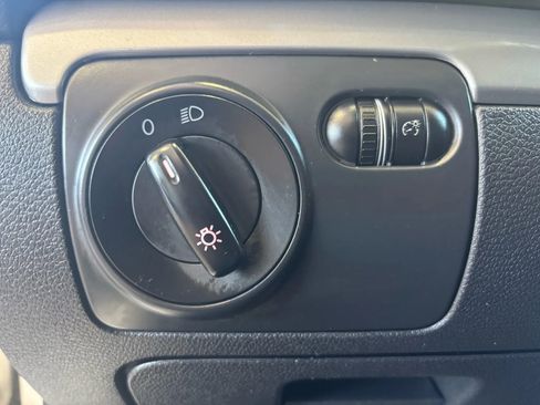 Used 2014 Volkswagen Golf 4-Door image 17