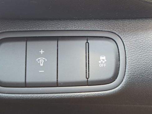 Used 2023 Hyundai Venue Limited FWD image 14