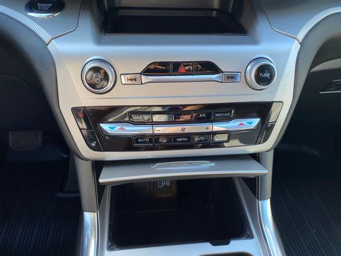 Used 2022 Ford Explorer XLT w/ Equipment Group 202A image 14