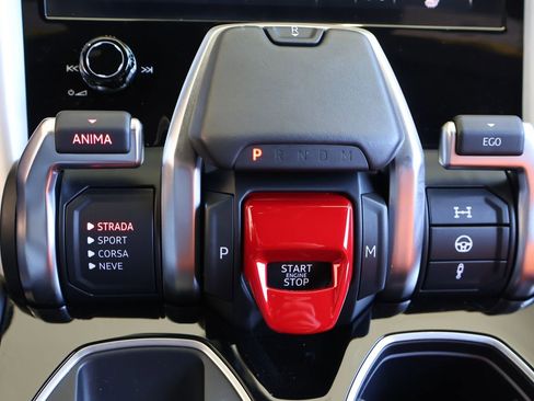 Used 2022 Lamborghini Urus AWD/4WD image 29