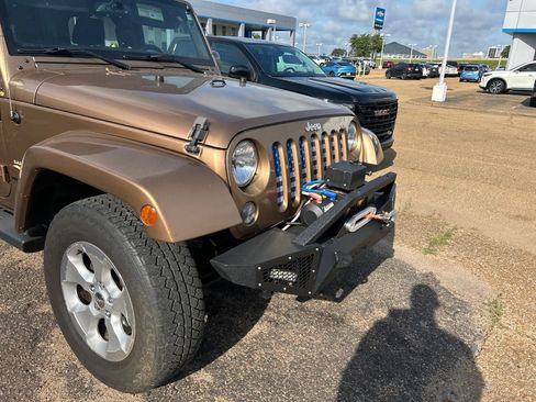Used 2015 Jeep Wrangler Sahara w/ Dual Top Group AWD/4WD image 29