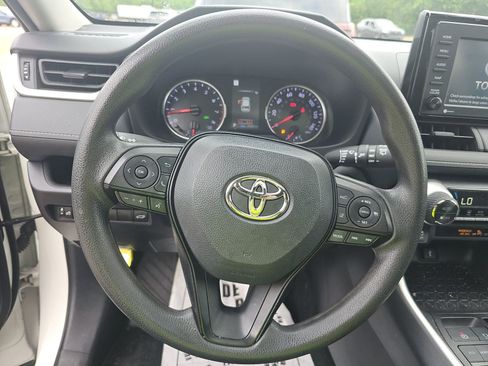 Used 2022 Toyota RAV4 XLE w/ Convenience Package FWD image 14