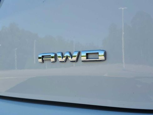 Used 2024 GMC Terrain SLT AWD/4WD image 7