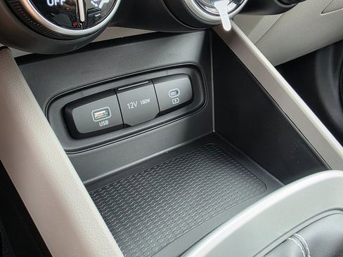 New 2025 Hyundai Venue SEL image 29