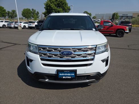 Used 2018 Ford Explorer XLT w/ Equipment Group 202A FWD image 14