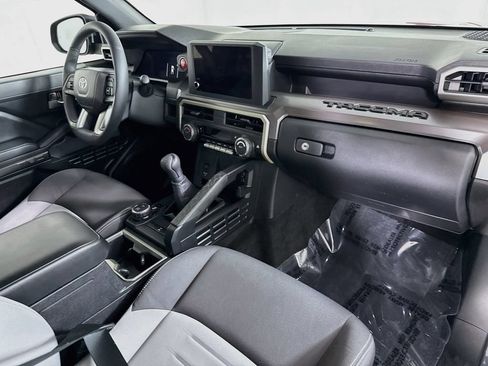 Used 2025 Toyota Tacoma TRD Off-Road AWD/4WD image 32