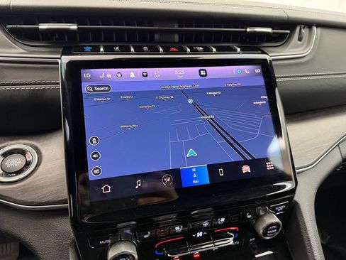 Used 2022 Jeep Grand Cherokee Overland w/ Luxury Tech Group IV image 24