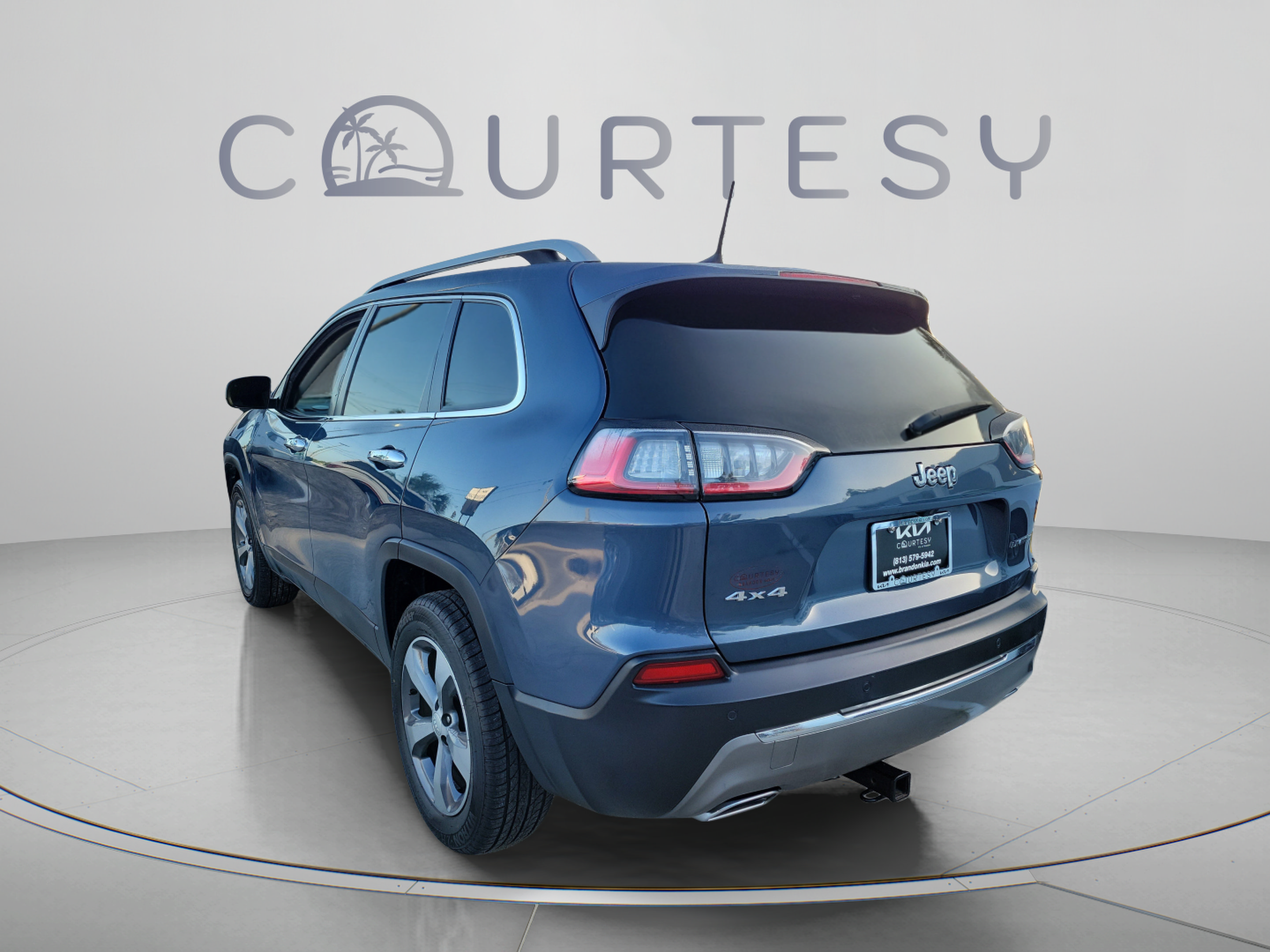 Used 2019 Jeep Cherokee Limited AWD/4WD image 2
