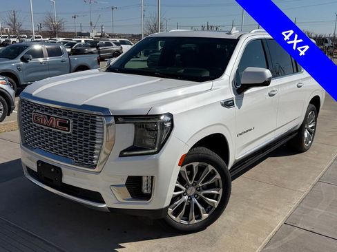 Used 2022 GMC Yukon XL Denali w/ Advanced Technology Package image 4