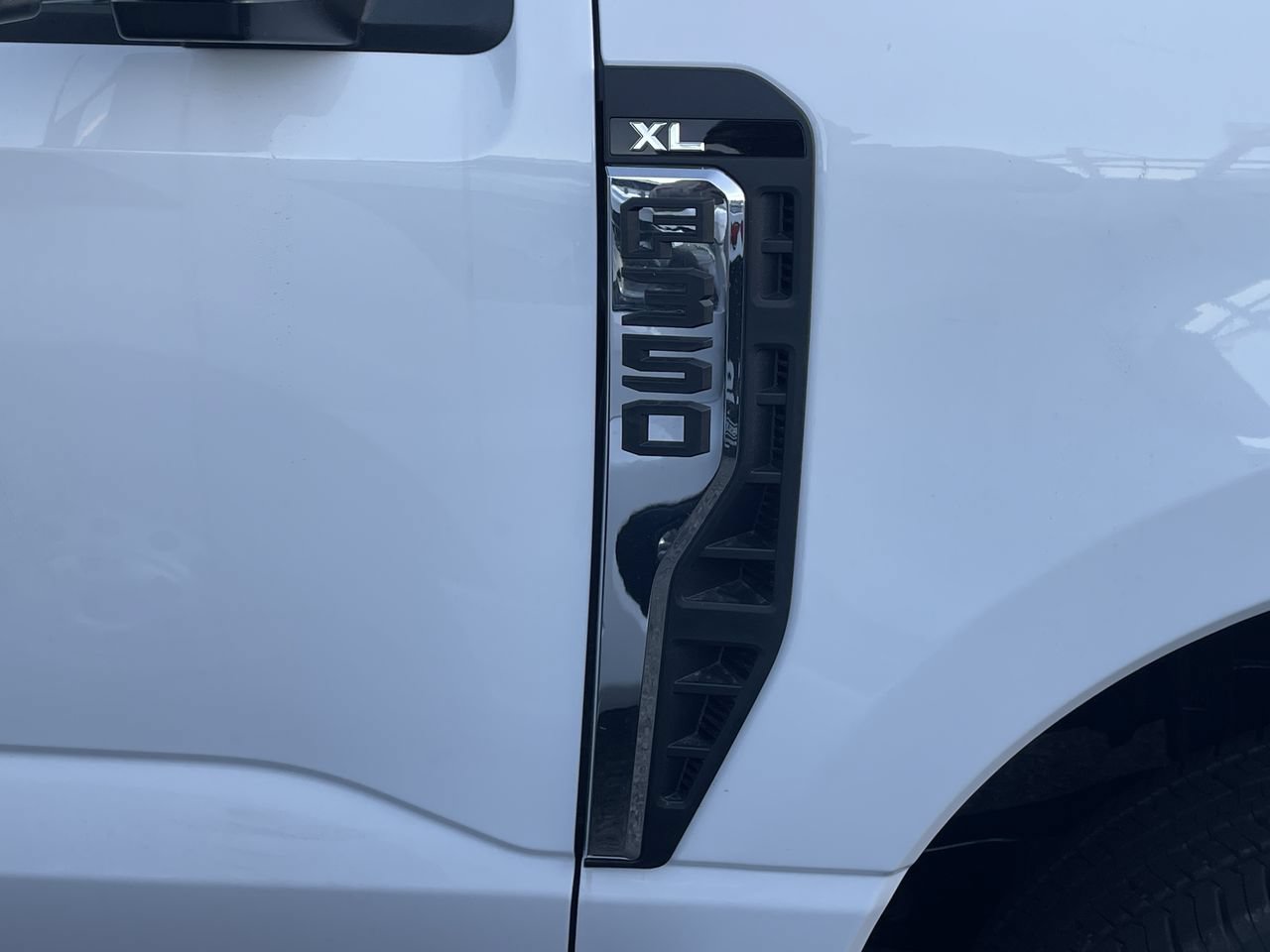New 2026 Ford F350 XL w/ XL Chrome Package AWD/4WD image 8