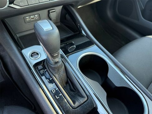 Used 2024 Nissan Altima 2.5 SV image 17