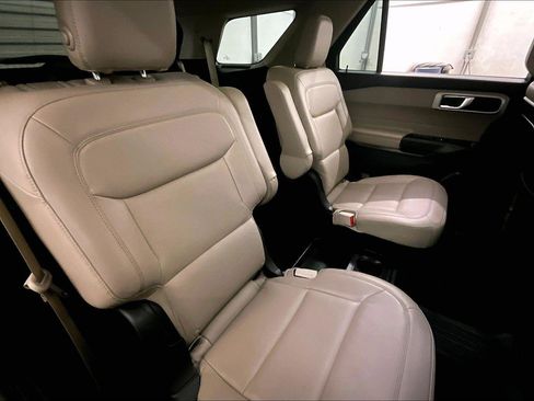 Used 2020 Ford Explorer XLT w/ Equipment Group 202A image 26