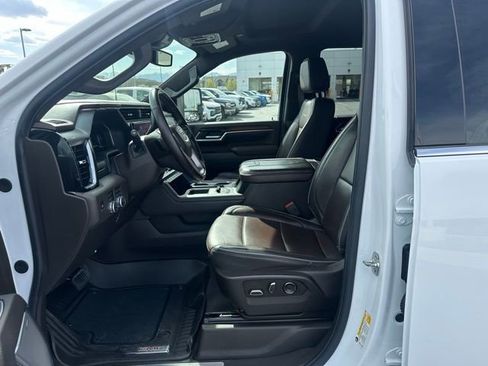 Used 2025 GMC Sierra 3500 Denali image 2