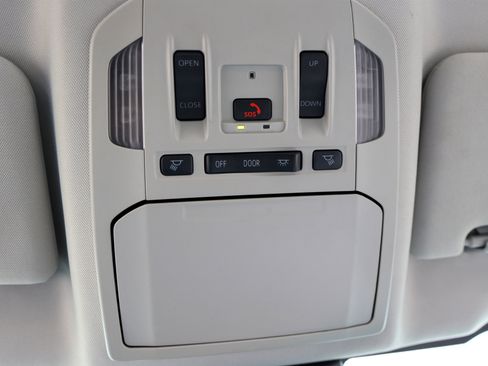 Used 2024 Toyota Highlander Limited FWD image 30