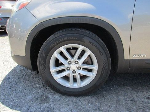 Used 2014 Kia Sorento LX AWD/4WD image 16