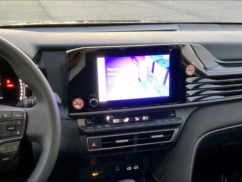 Used 2025 Toyota Camry LE image 7