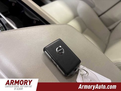 Used 2024 Volvo XC60 B5 Plus image 22