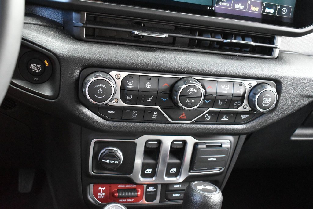 Used 2025 Jeep Wrangler Sport AWD/4WD image 22