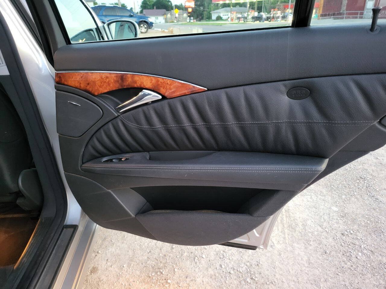 Used 2004 Mercedes-Benz E 500 4MATIC Sedan image 25