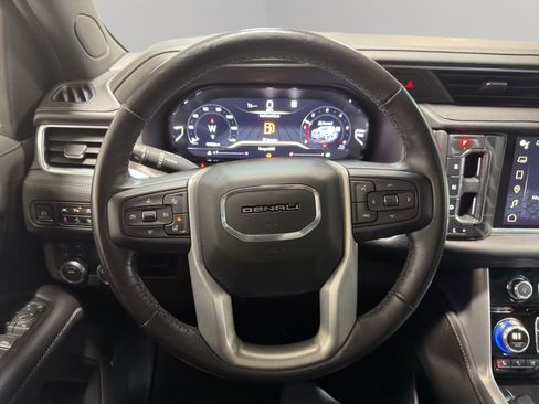 Used 2022 GMC Yukon XL Denali image 10