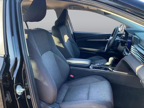 Used 2025 Toyota Camry LE FWD image 9