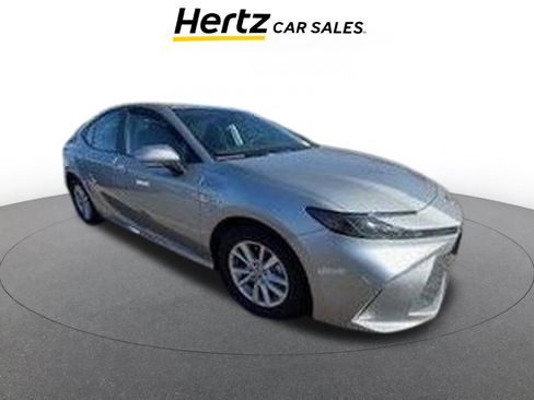 Used 2025 Toyota Camry LE image 1