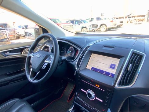 Used 2019 Ford Edge Titanium image 37