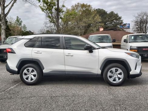Used 2019 Toyota RAV4 LE image 9