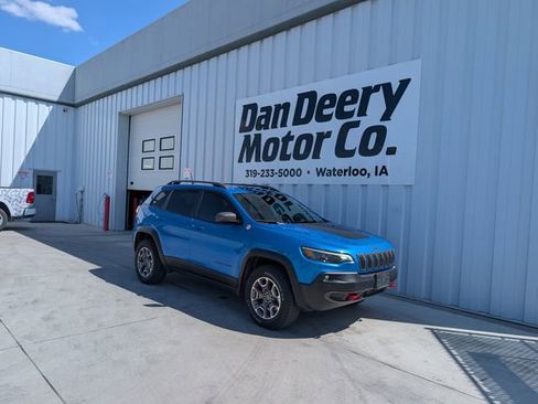 Used 2021 Jeep Cherokee Trailhawk w/ Trailer Tow Group AWD/4WD image 1