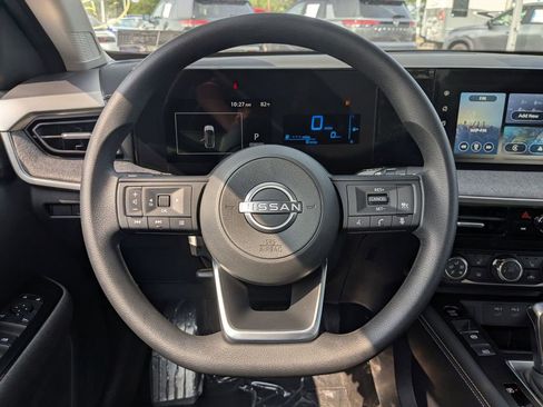 New 2025 Nissan Kicks SV w/ SV Premium Package image 18