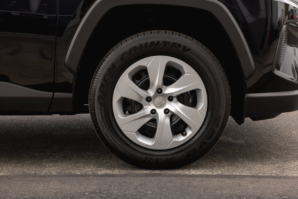 Certified 2025 Toyota RAV4 LE FWD image 4