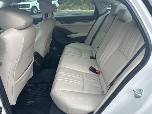 Used 2022 Honda Accord Touring image 9