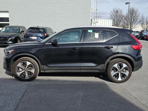 Used 2025 Volvo XC40 B5 Plus image 3