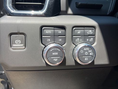 Used 2024 GMC Sierra 3500 Denali Ultimate AWD/4WD image 27