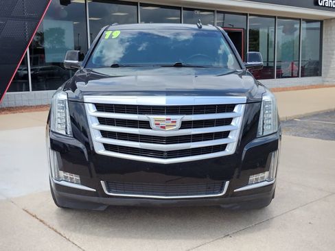 Used 2019 Cadillac Escalade ESV Luxury AWD/4WD image 2